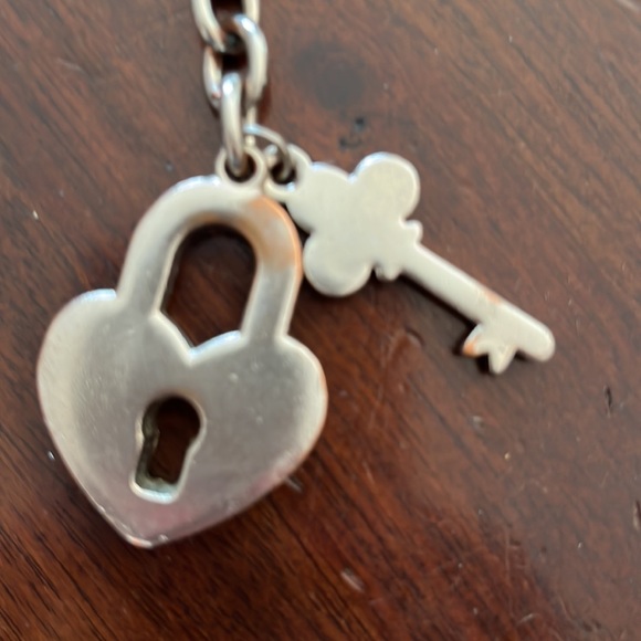 Silver heart & key keychain - Picture 5 of 7